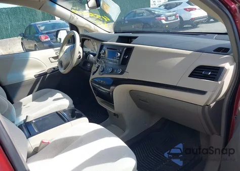 2011 Toyota Sienna Le z USA, uszkodzony, nr VIN 5TDJK3DC9BS010997